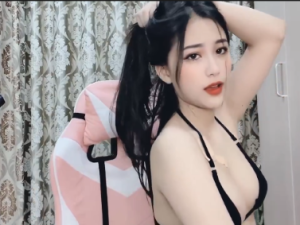 Sex em Tuệ An mới lớn show bướm hồng múp đẹp sạch