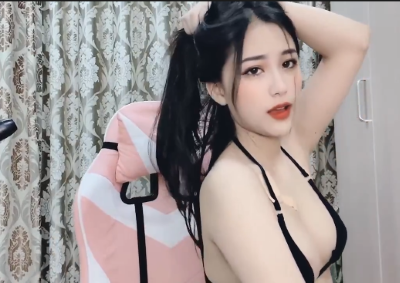 Sex em Tuệ An mới lớn show bướm hồng múp đẹp sạch